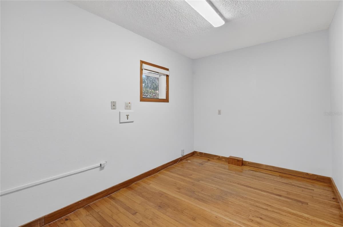 708 LEE STREET — photo 23 of 29