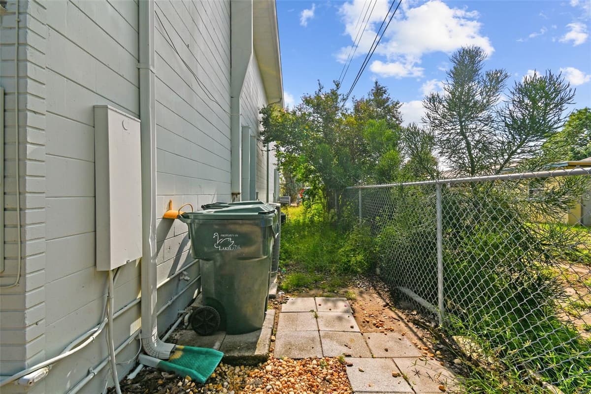 1137 BARTOW ROAD — photo 17 of 39