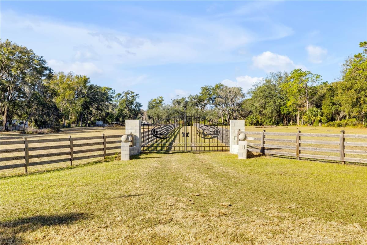 420 ROBERTS ROAD — photo 4 of 37
