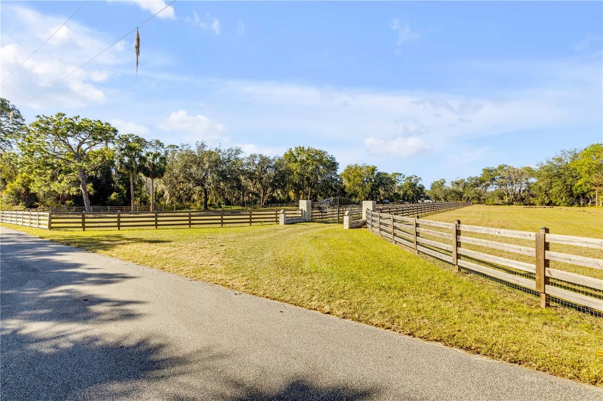 420 ROBERTS ROAD — photo 11 of 37