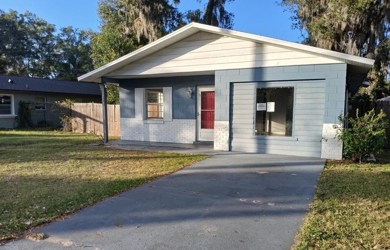 285 LAKE STREET — photo 1 of 27
