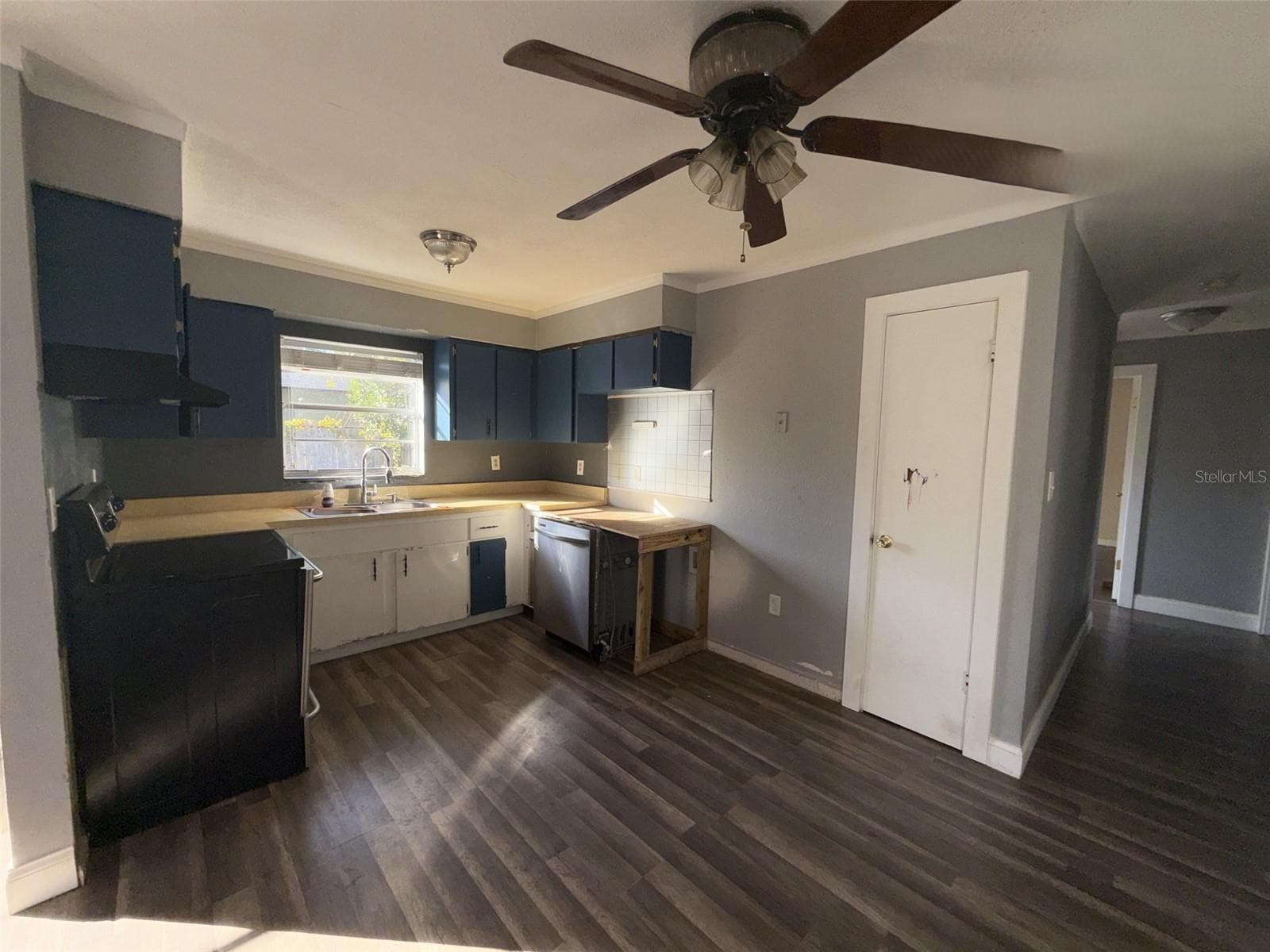 285 LAKE STREET — photo 9 of 27