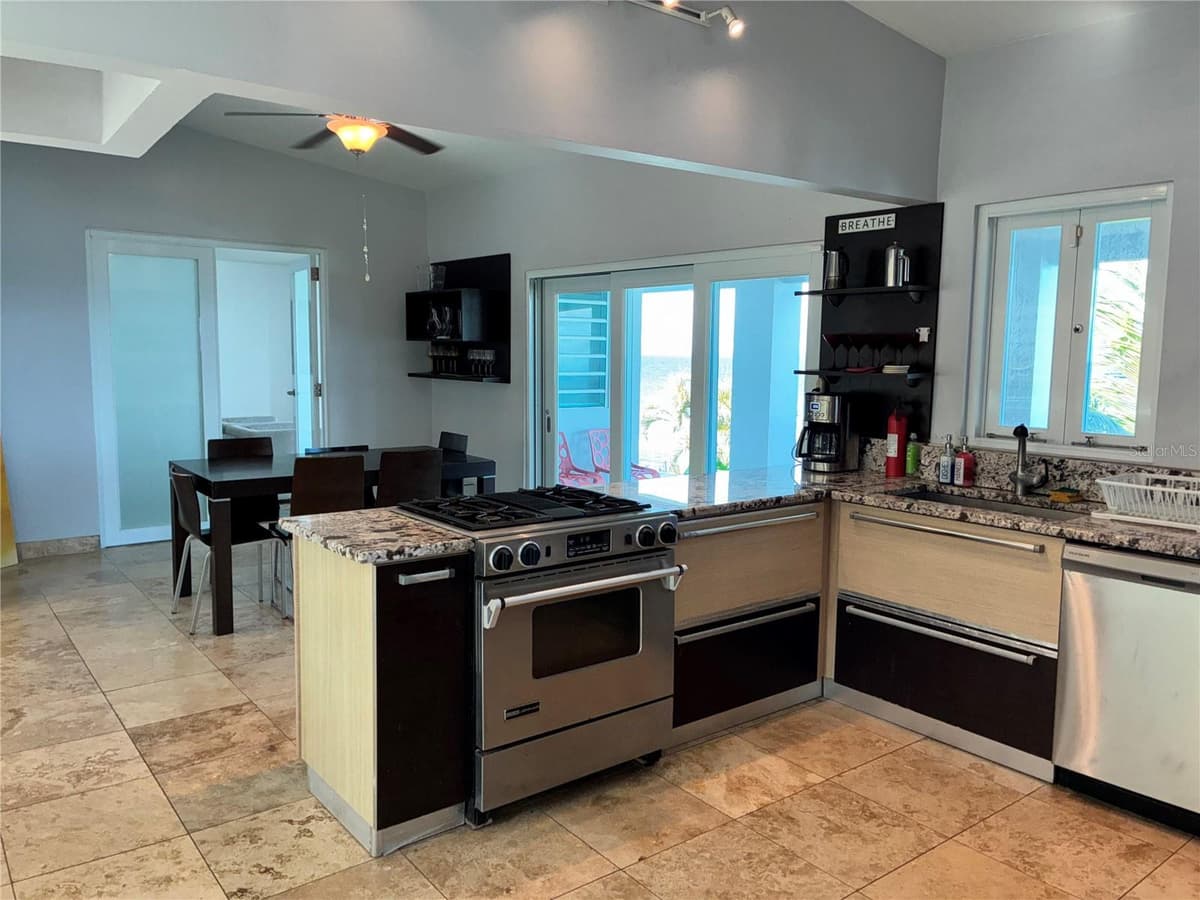 365 NORTH SHORE POINTE — photo 14 of 62