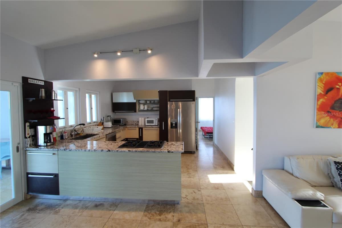 365 NORTH SHORE POINTE — photo 17 of 62