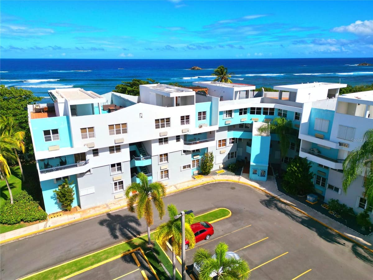 St 686 COND. CHALETS DE LA PLAYA — photo 1 of 42