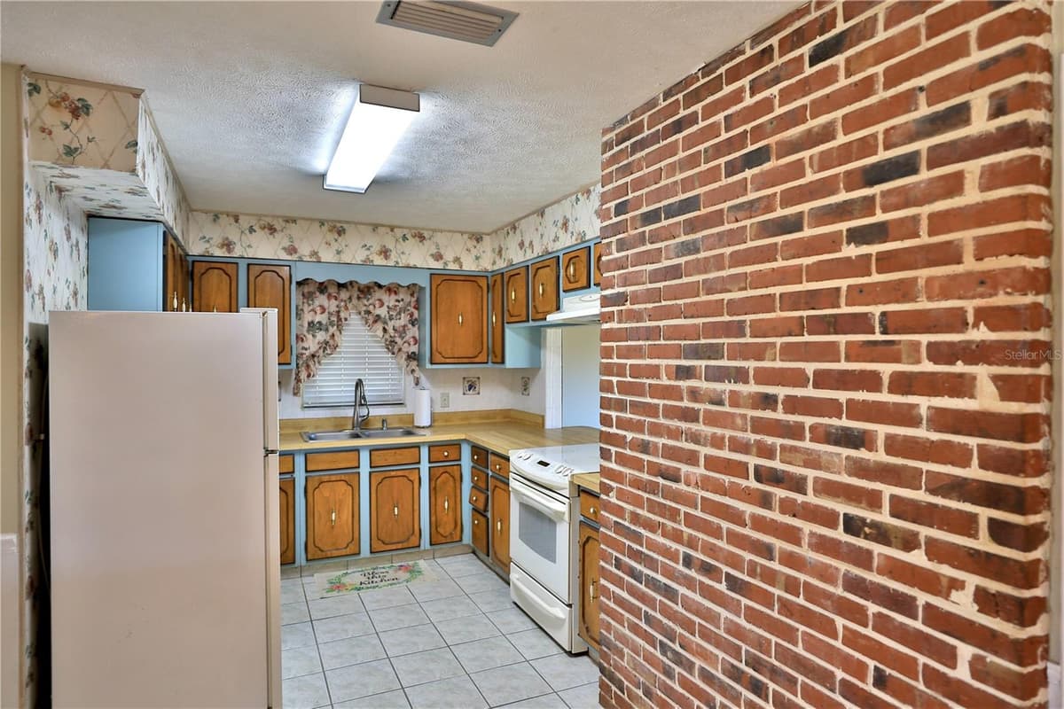 2155 COUNTY HIGHWAY 484 — photo 7 of 41