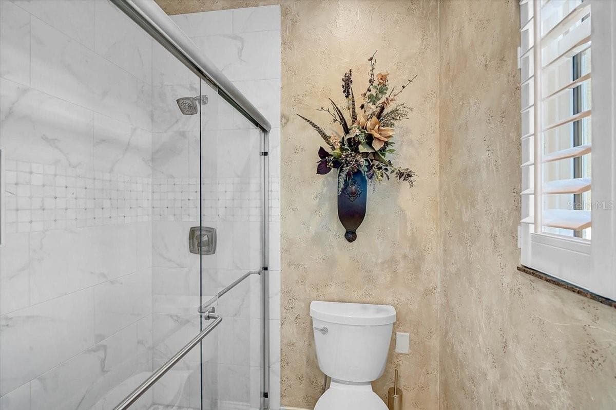 433 MACEWEN DRIVE — photo 39 of 78