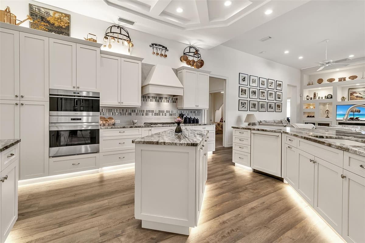 362 MACEWEN DRIVE — photo 13 of 58