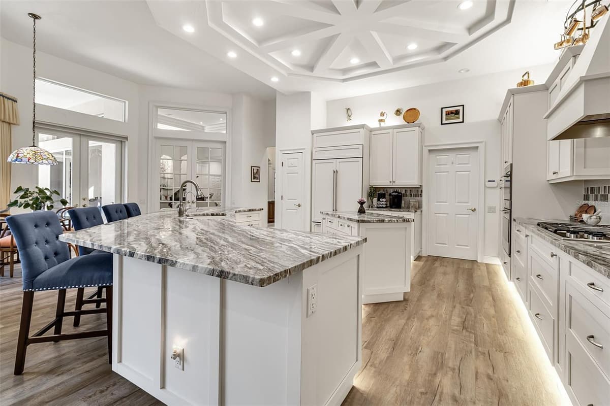 362 MACEWEN DRIVE — photo 12 of 58