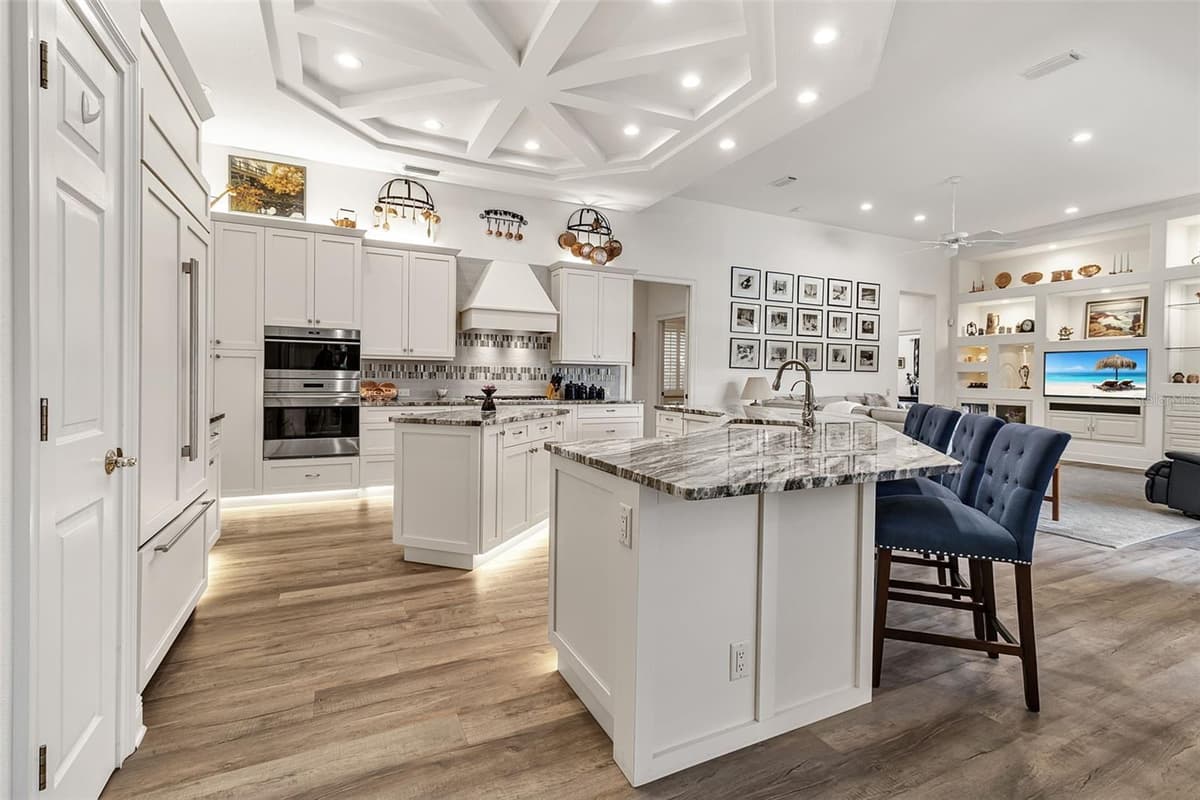 362 MACEWEN DRIVE — photo 11 of 58