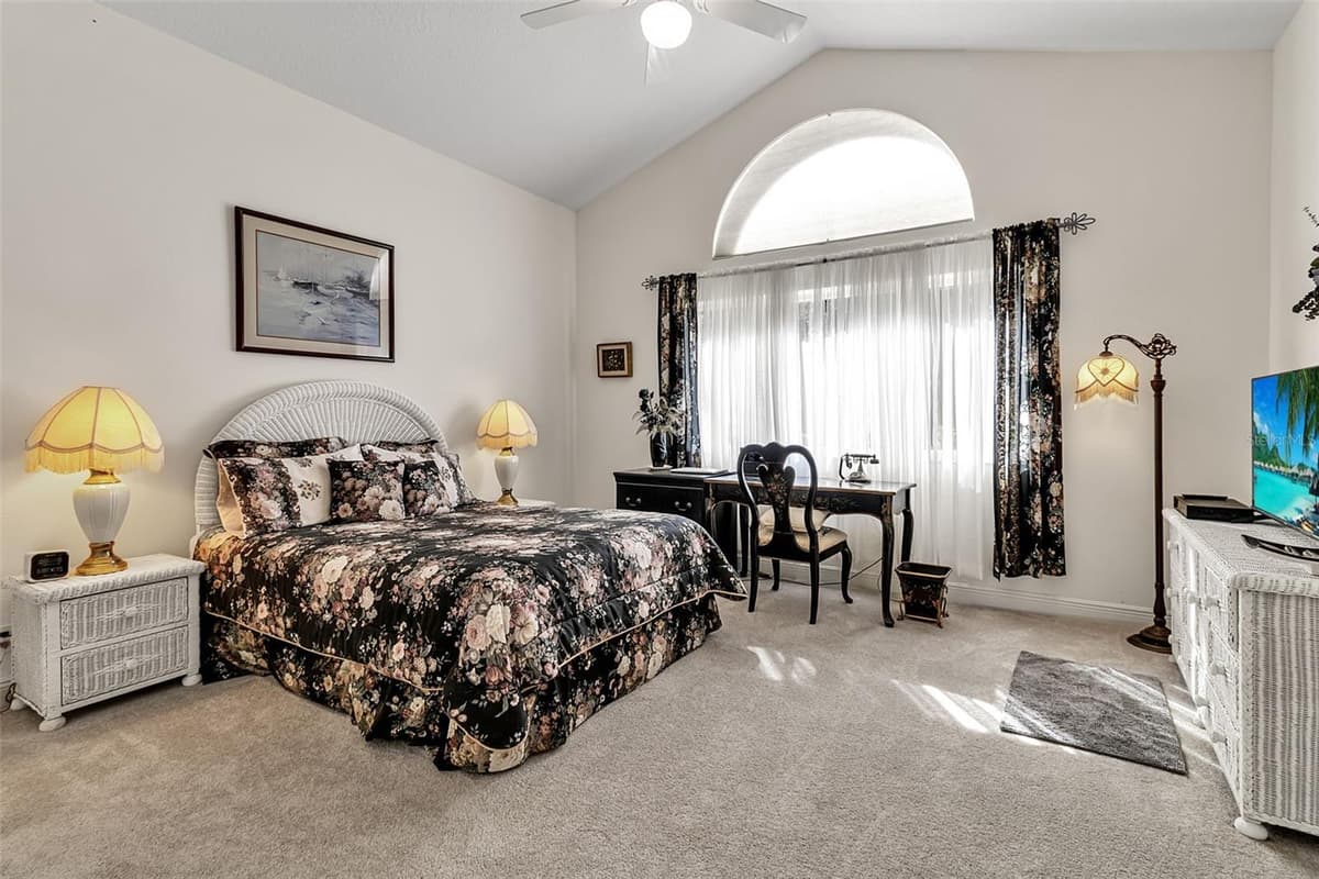 362 MACEWEN DRIVE — photo 18 of 58
