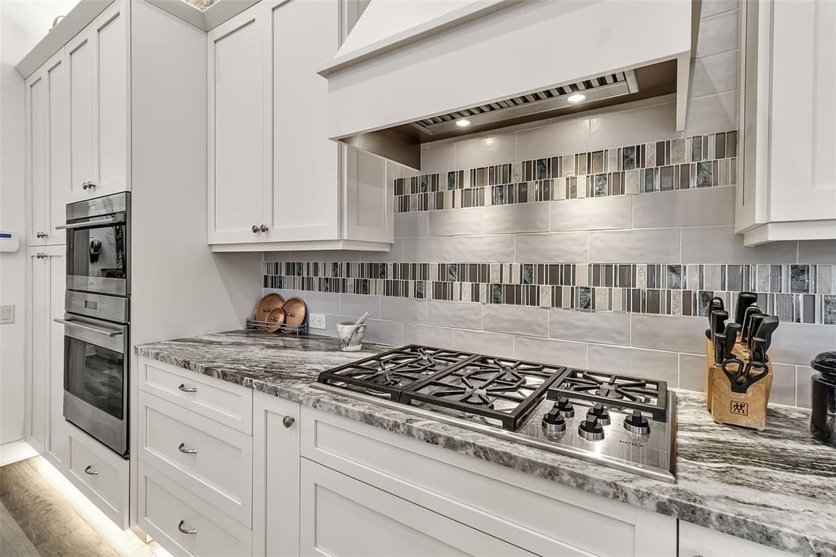 362 MACEWEN DRIVE — photo 14 of 58