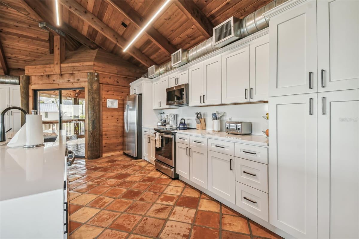 7147 LA LENAIRE DRIVE — photo 14 of 100