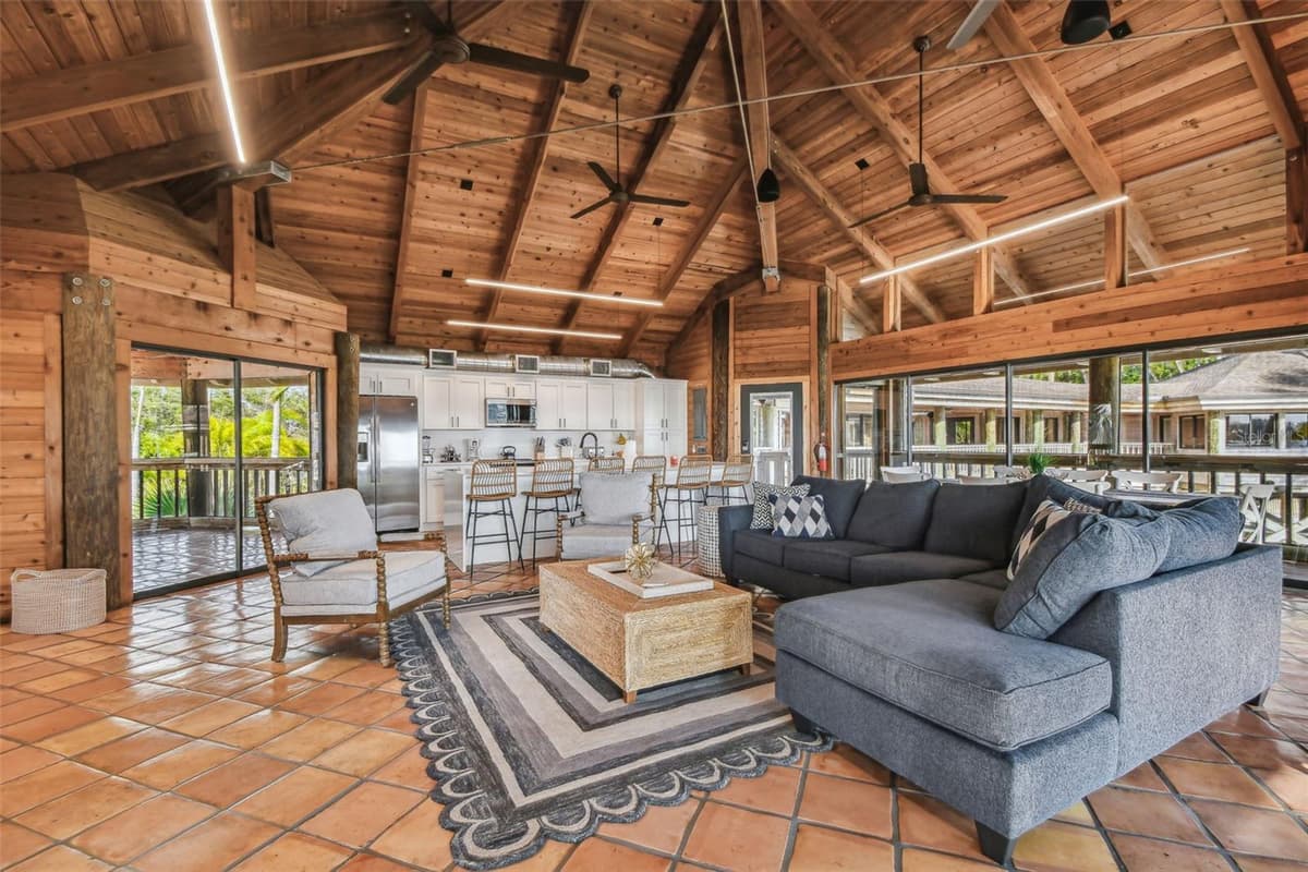 7147 LA LENAIRE DRIVE — photo 4 of 100