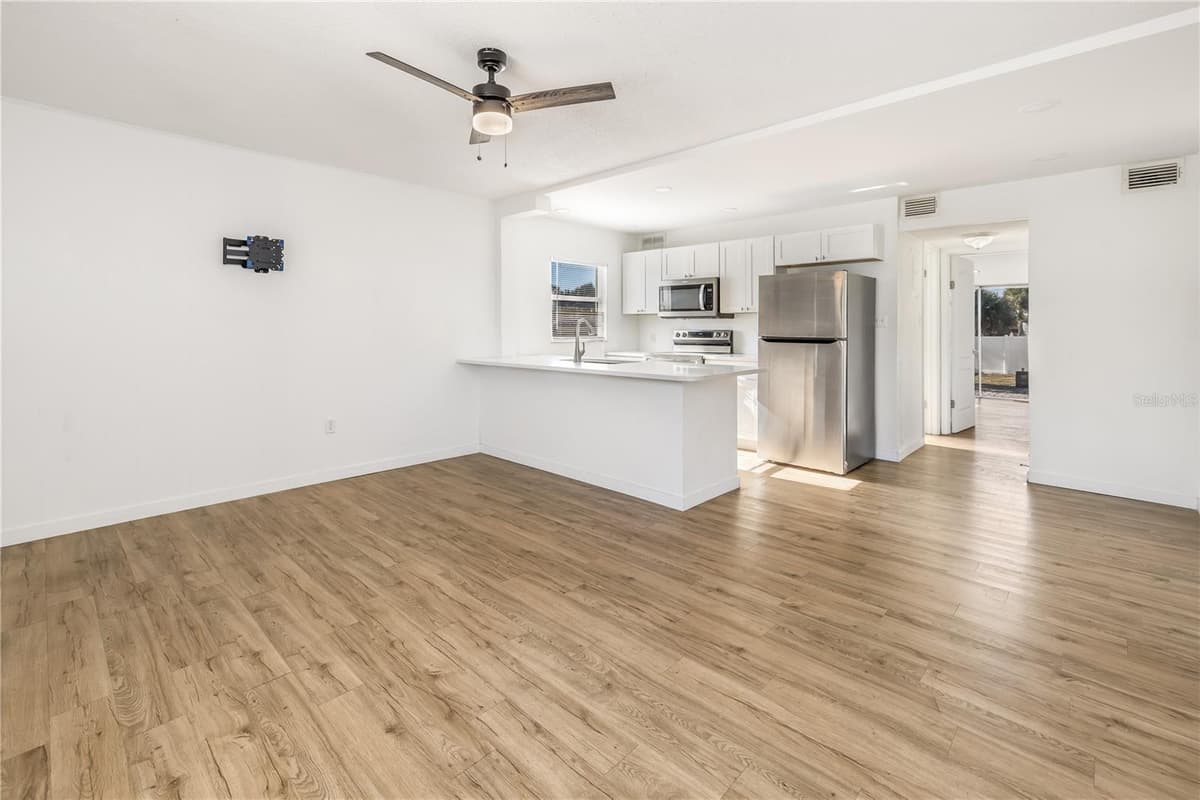 212 DAYTONA AVENUE — photo 5 of 26