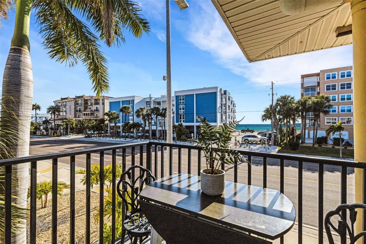 16333 GULF BOULEVARD — photo 30 of 38