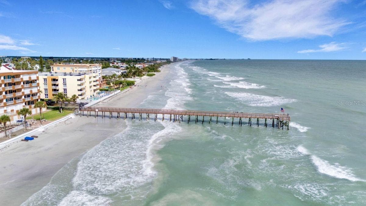 16333 GULF BOULEVARD — photo 3 of 38