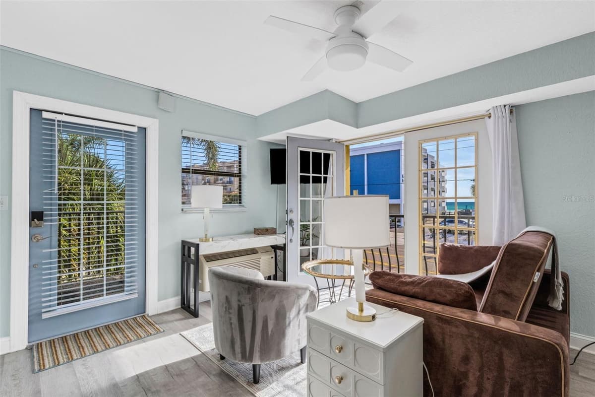 16333 GULF BOULEVARD — photo 9 of 38