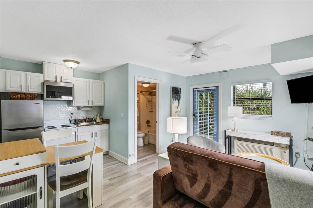 16333 GULF BOULEVARD — photo 12 of 38