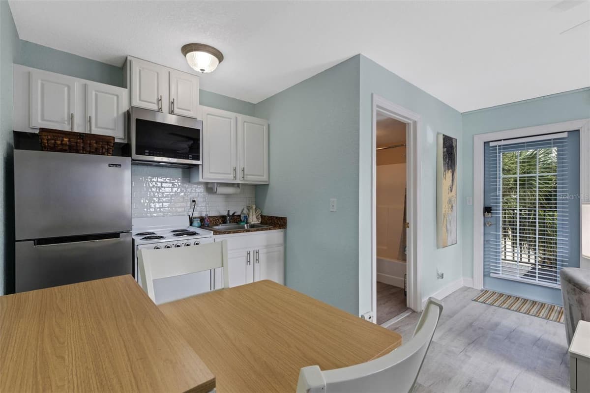 16333 GULF BOULEVARD — photo 14 of 38