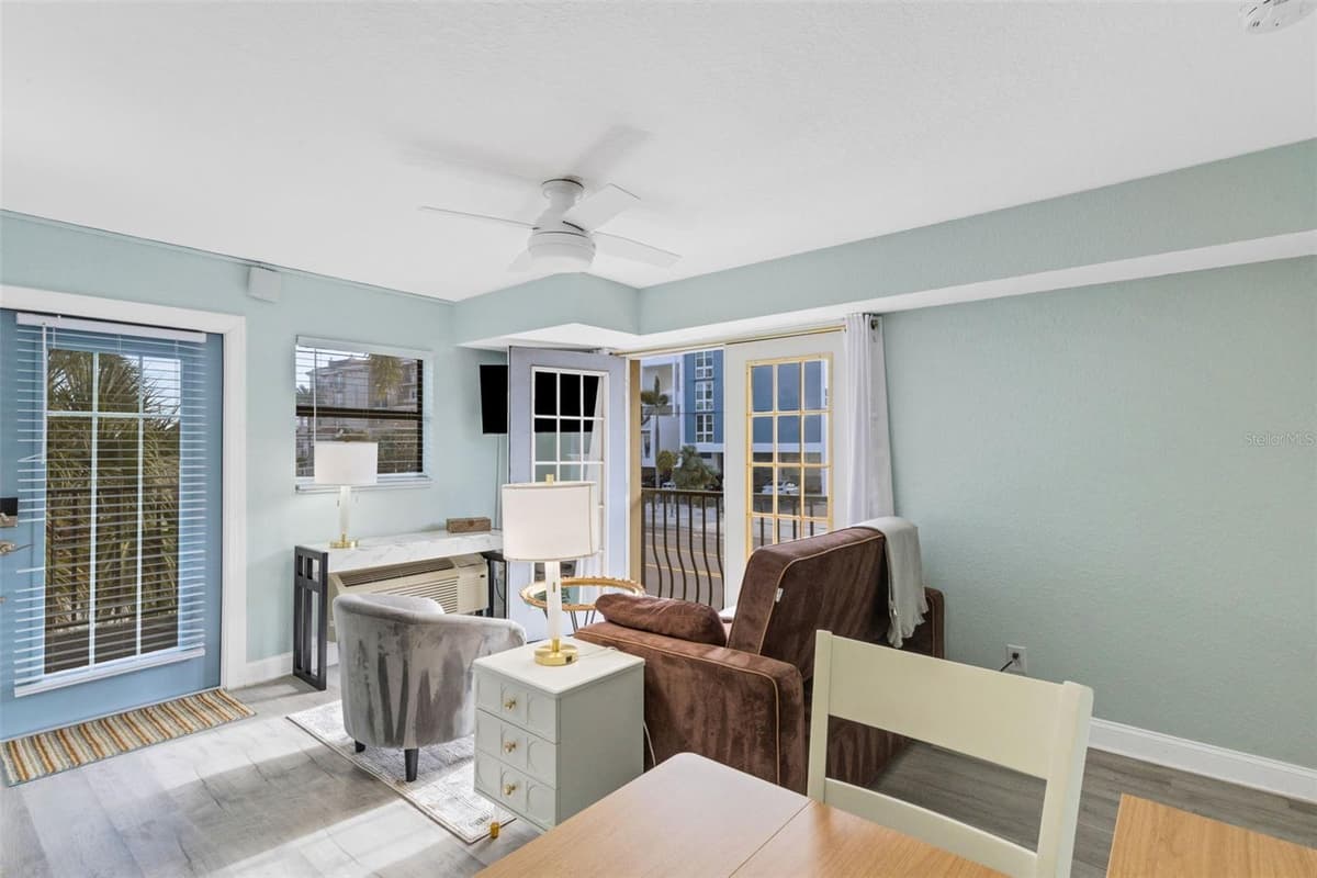 16333 GULF BOULEVARD — photo 11 of 38