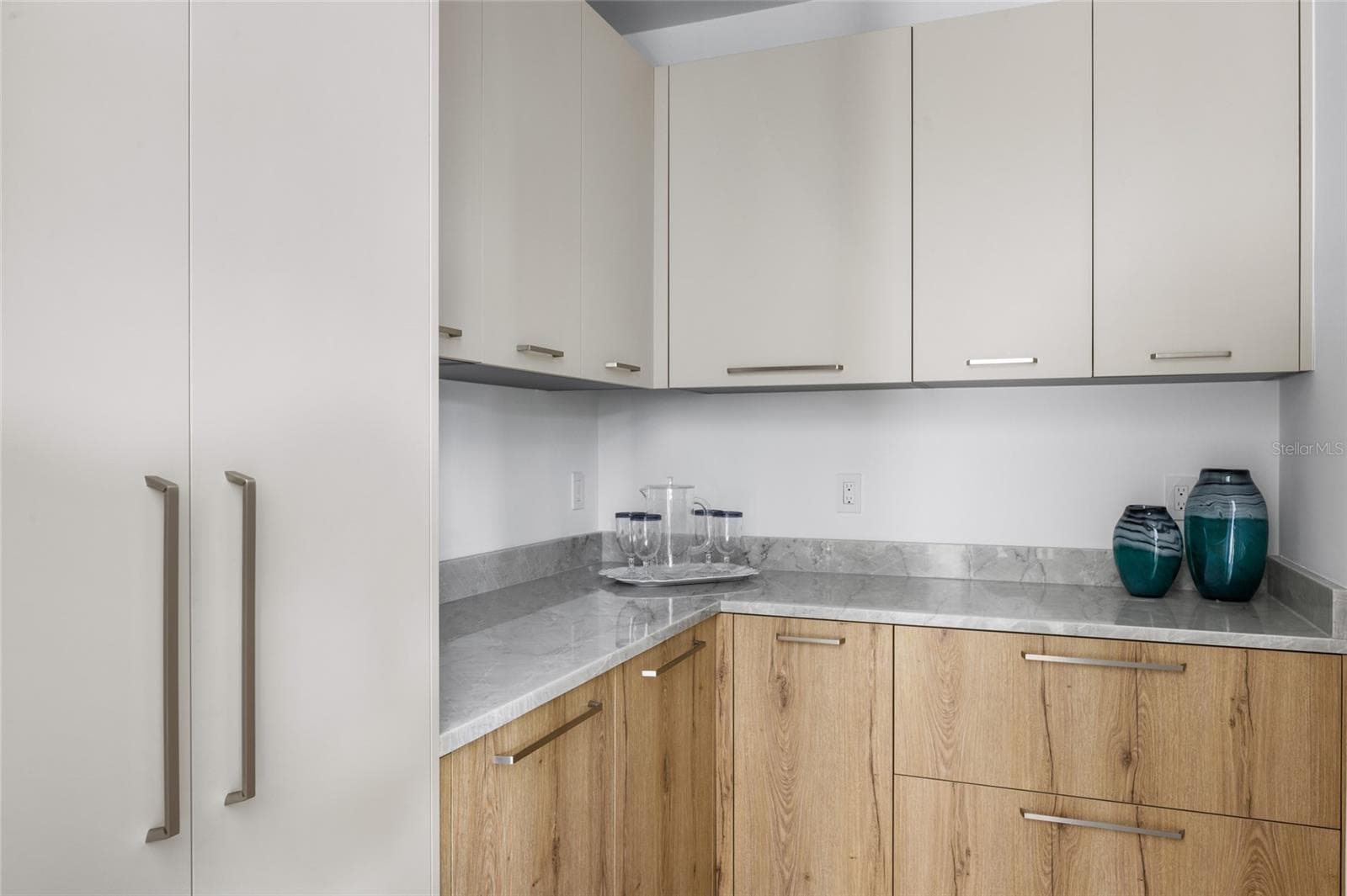 1212 CENTER PLACE — photo 15 of 54
