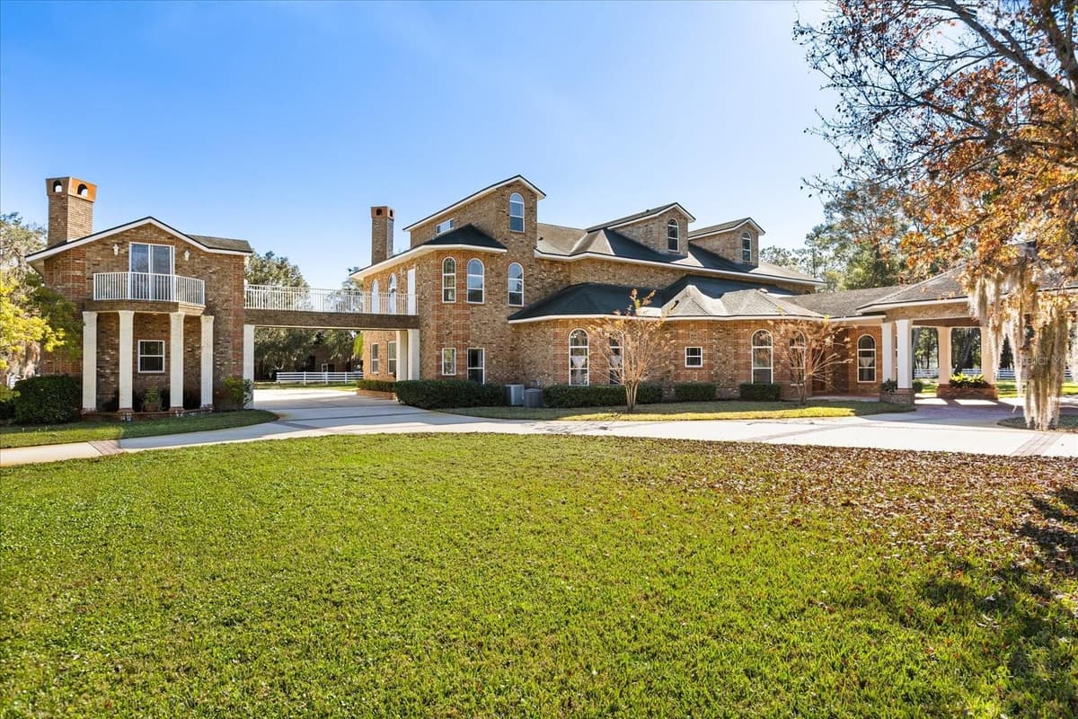 1501 LAKE MARKHAM ROAD — photo 1 of 94