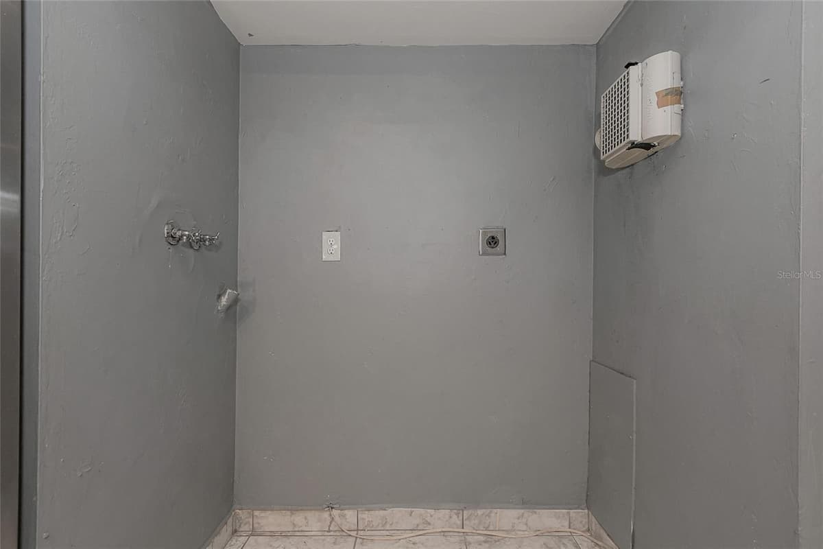 3686 59TH TERRACE — photo 9 of 26