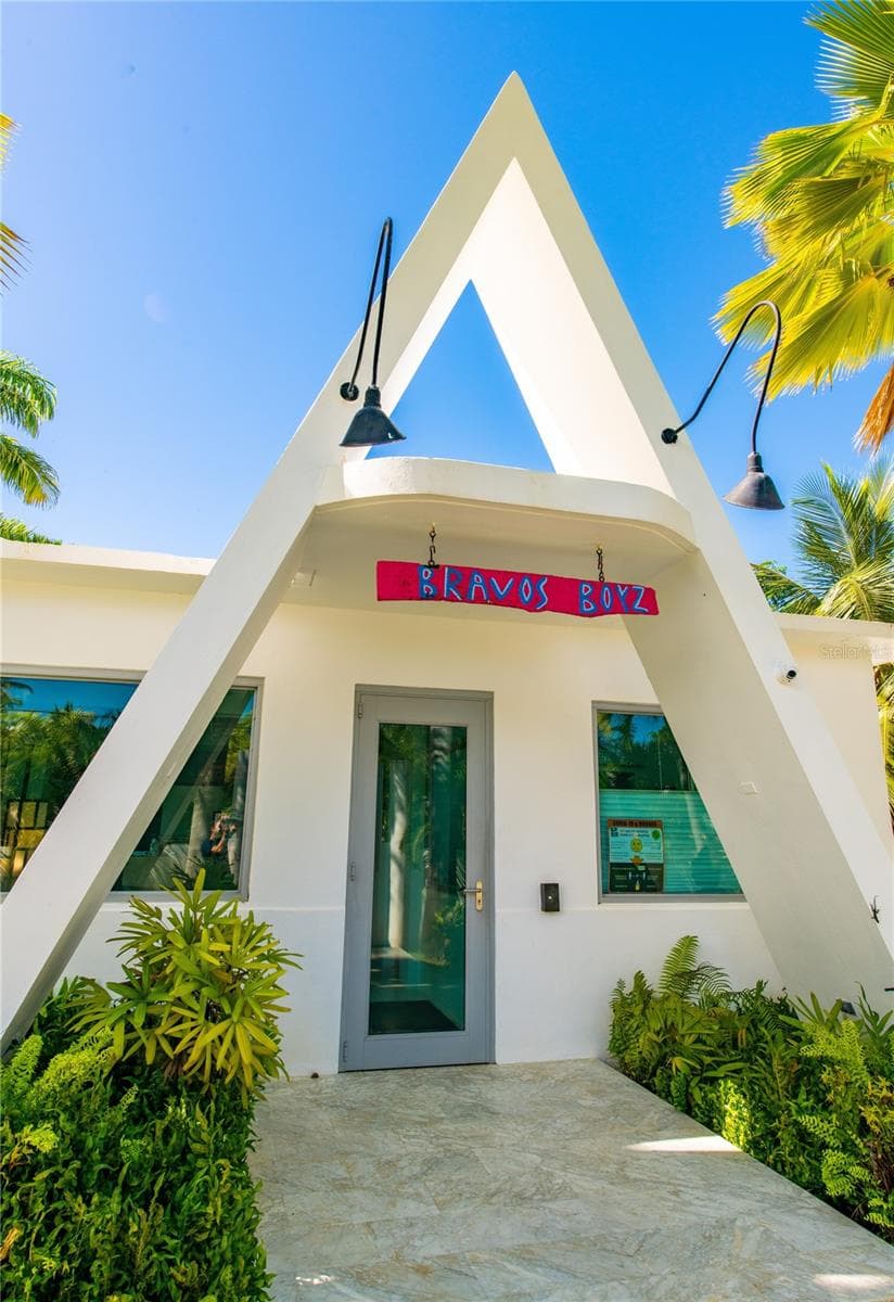 300 PALM COTTAGES — photo 3 of 62