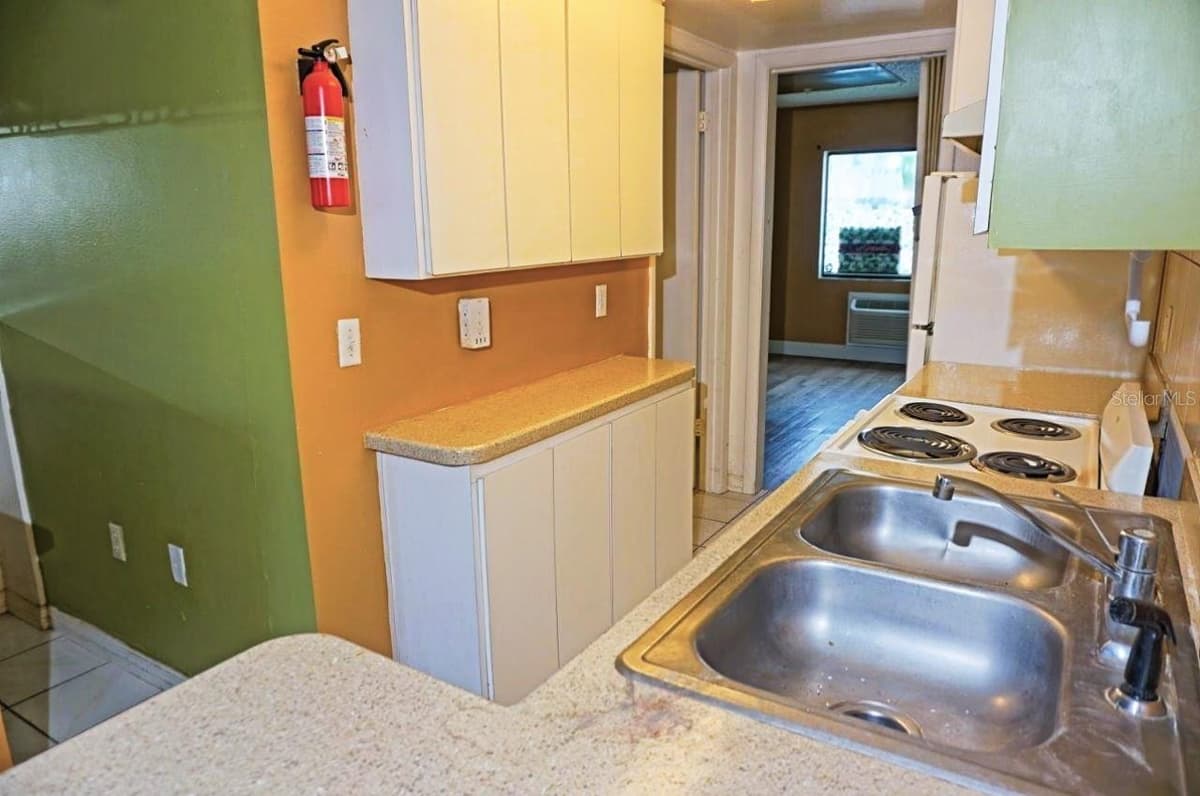 1865 MAZO MANOR — photo 4 of 23