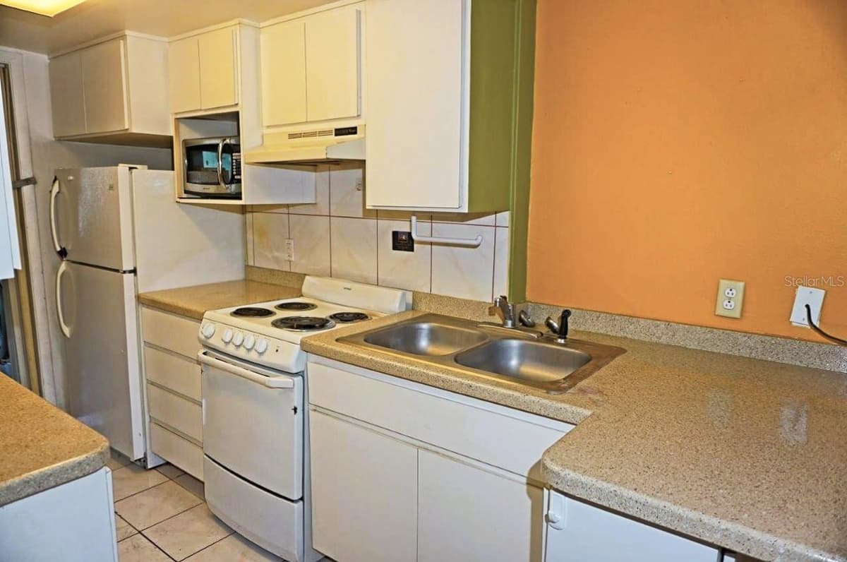 1865 MAZO MANOR — photo 3 of 23