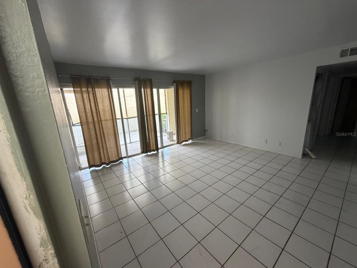 1531 ROYAL GREEN CIRCLE — photo 8 of 34