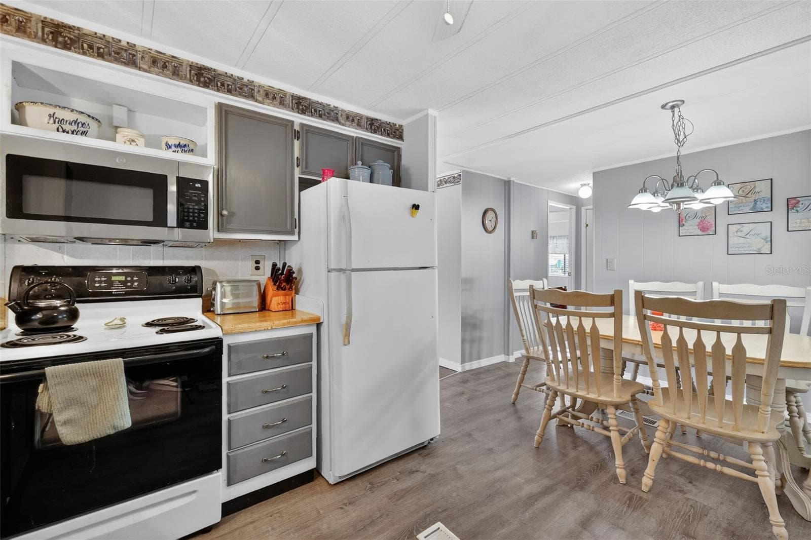790 SANDI DRIVE — photo 8 of 21