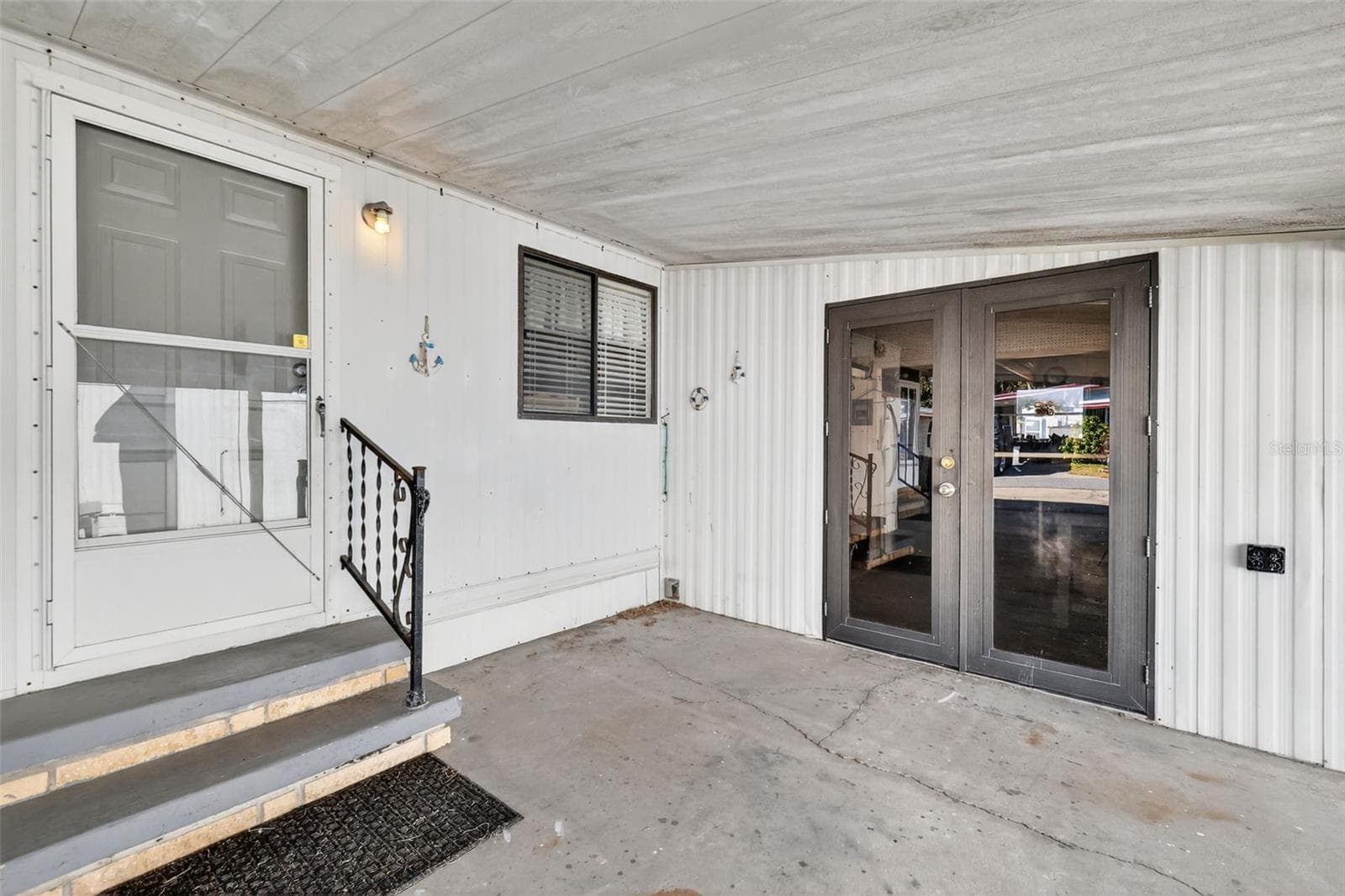 790 SANDI DRIVE — photo 2 of 21