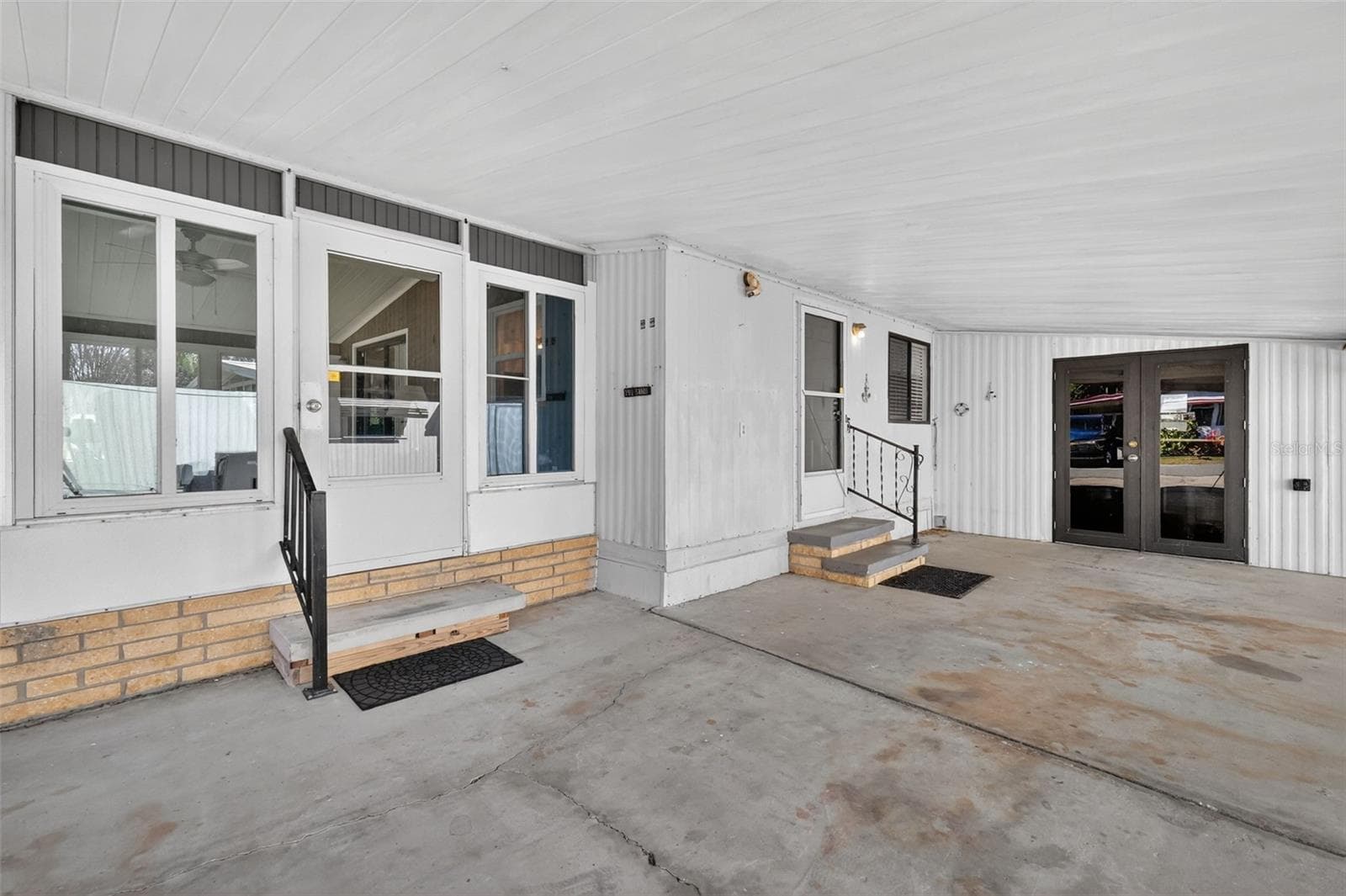 790 SANDI DRIVE — photo 3 of 21