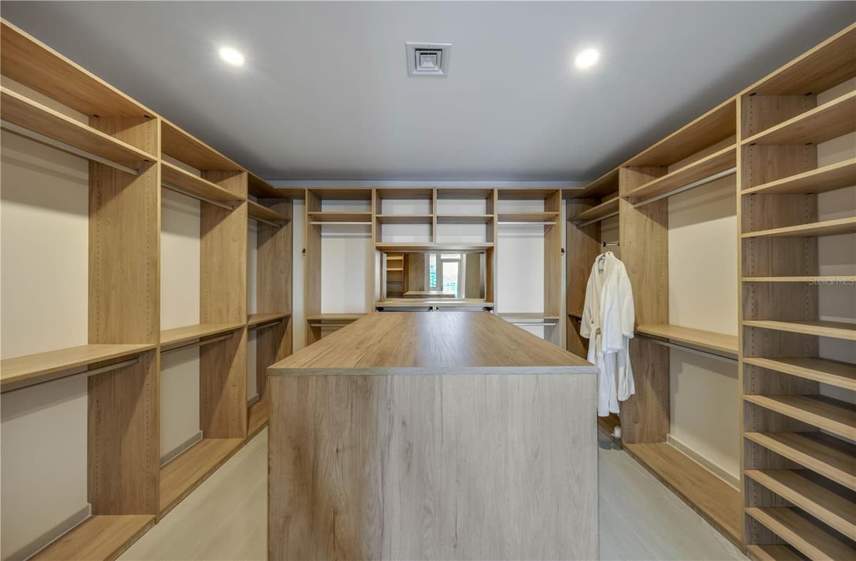 540 AVE. DE LA CONSTITUCION — photo 18 of 39