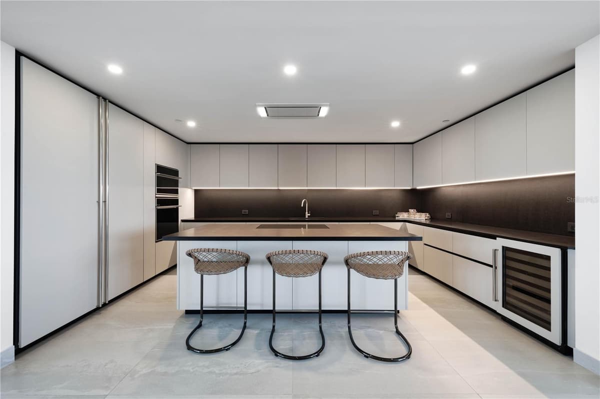 540 AVE. DE LA CONSTITUCION — photo 13 of 39