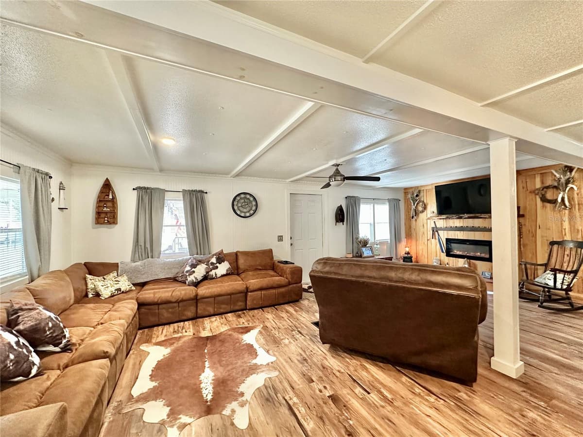 9430 CAROLINA WAY — photo 12 of 36