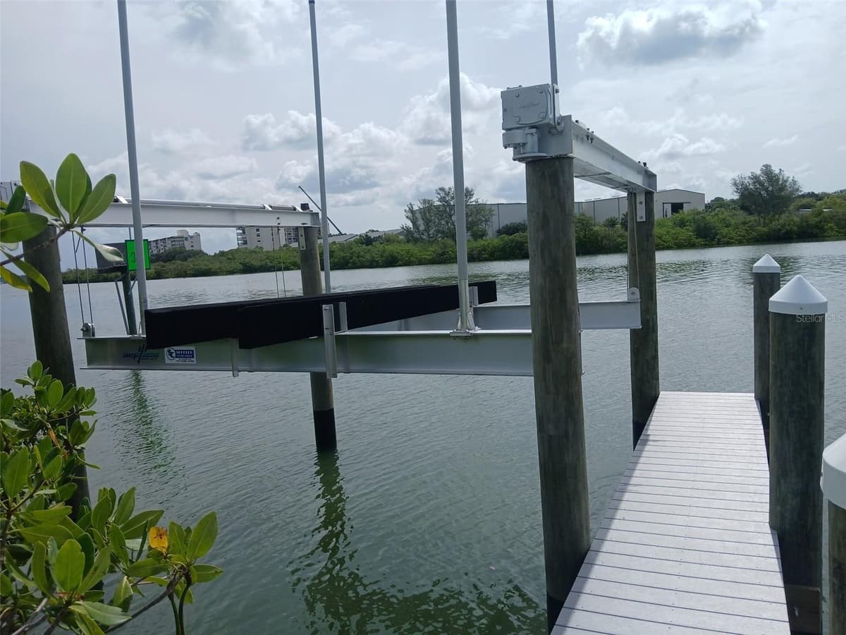 70 GULF BOULEVARD — photo 4 of 77