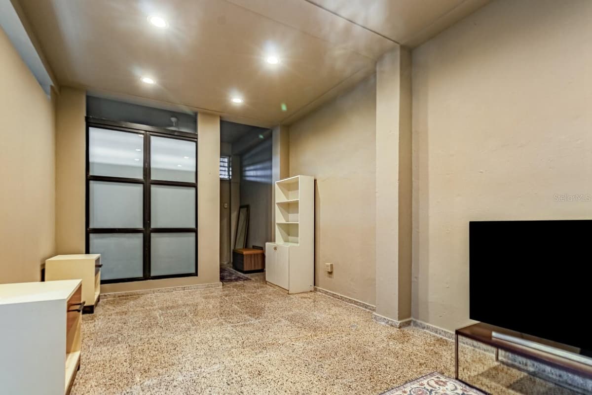 435 URB. HERMANAS DAVILA — photo 13 of 29