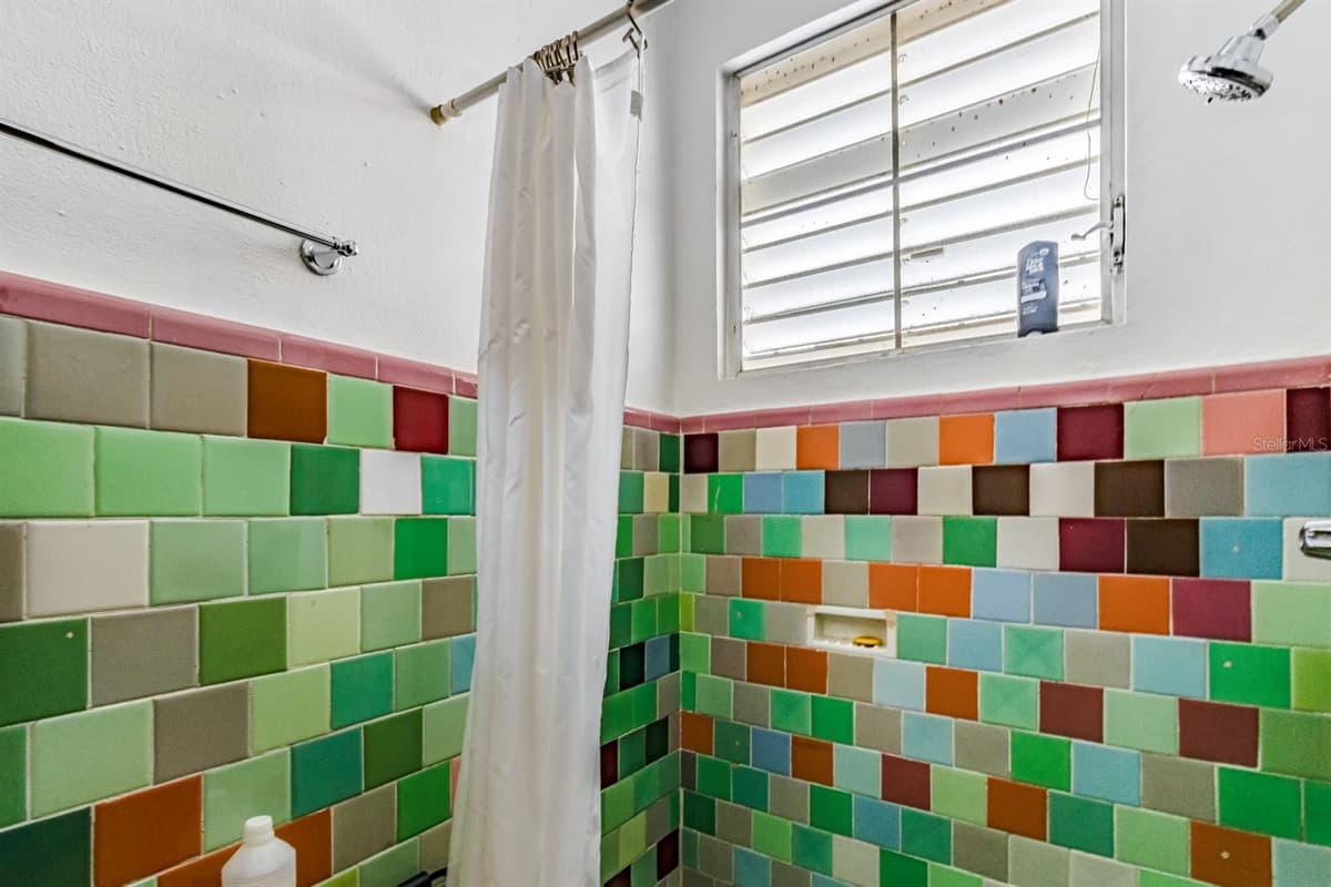 435 URB. HERMANAS DAVILA — photo 24 of 29