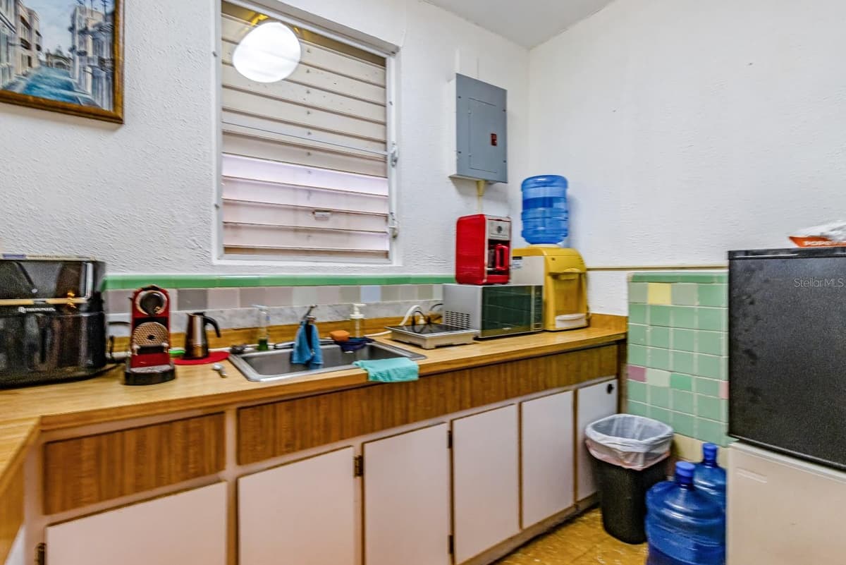 435 URB. HERMANAS DAVILA — photo 25 of 29