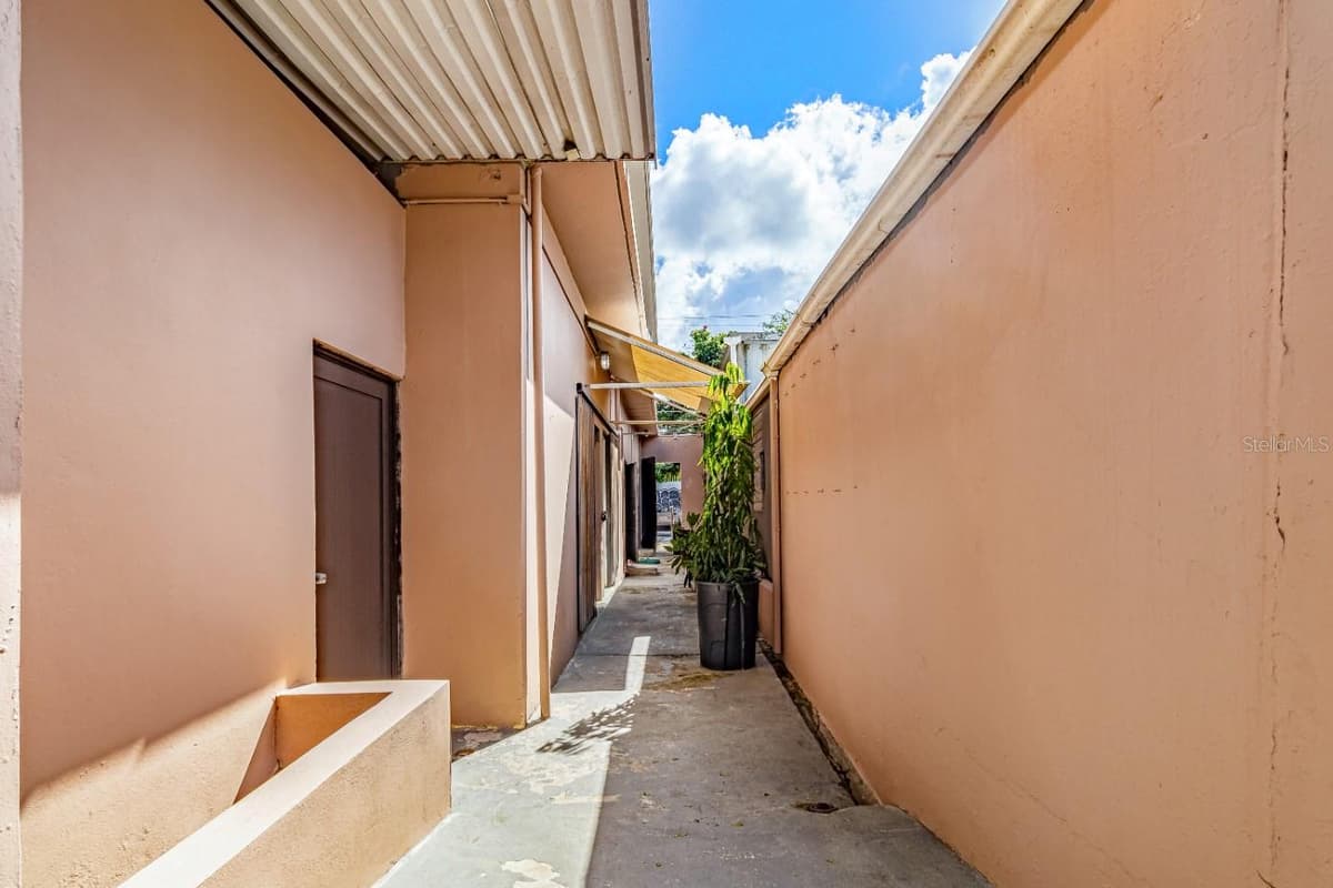 435 URB. HERMANAS DAVILA — photo 7 of 29