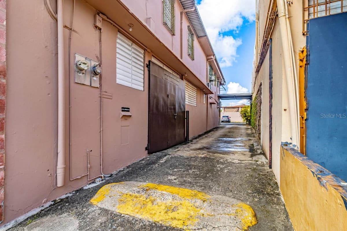 435 URB. HERMANAS DAVILA — photo 6 of 29