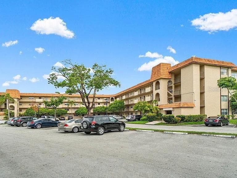 5961 FALLS CIRCLE DRIVE — photo 4 of 18