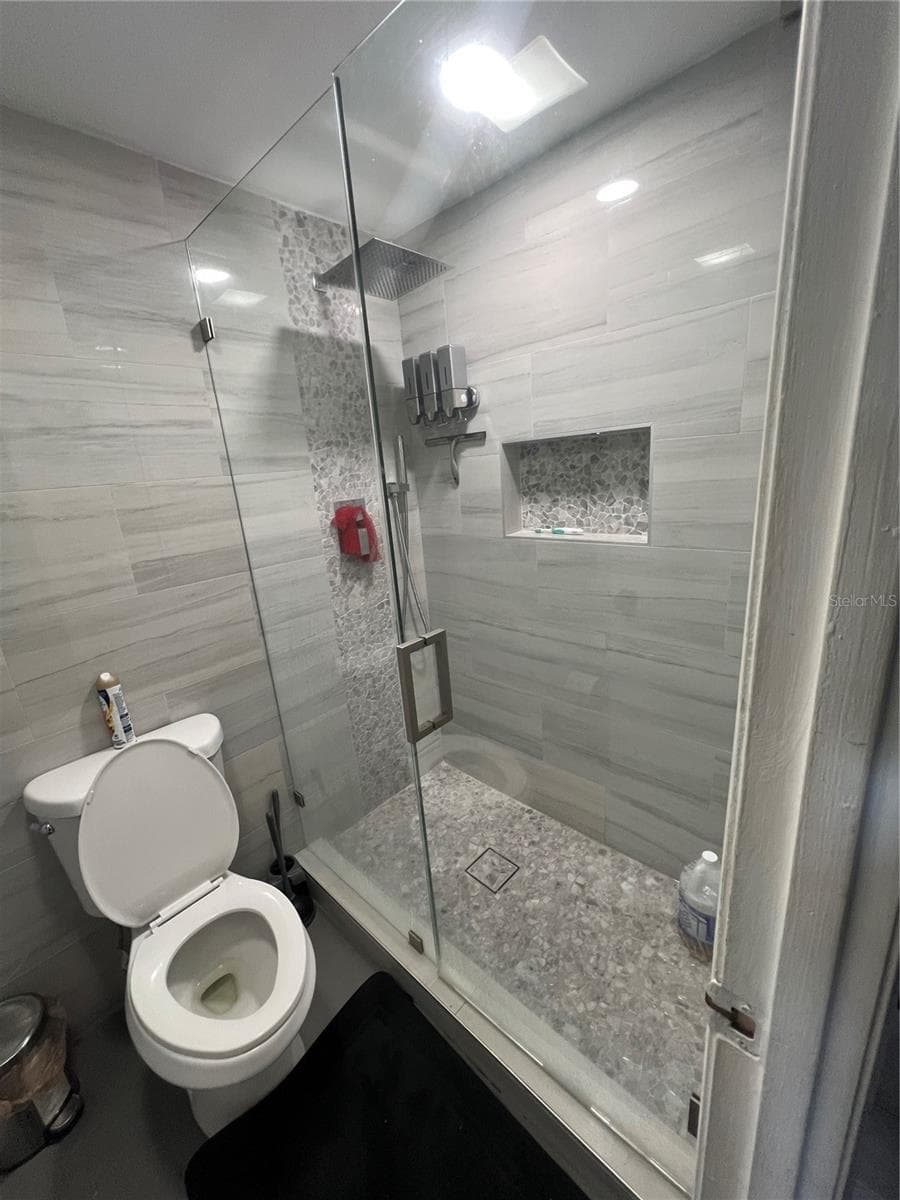 5961 FALLS CIRCLE DRIVE — photo 10 of 18