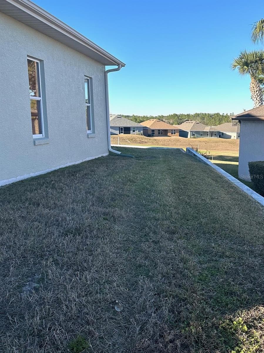 251 REXFORD DRIVE — photo 4 of 37