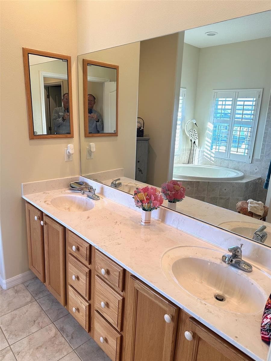 251 REXFORD DRIVE — photo 26 of 37