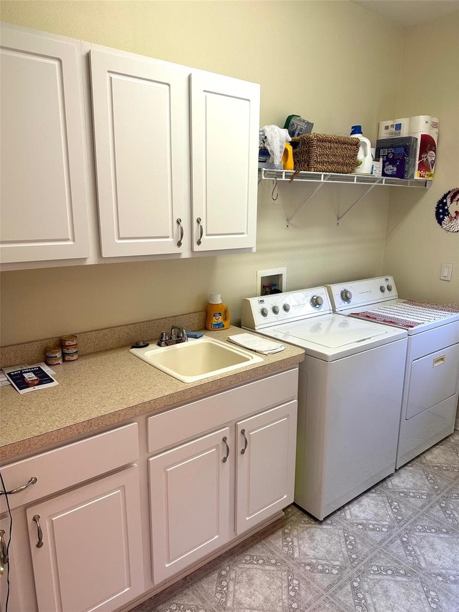 251 REXFORD DRIVE — photo 18 of 37