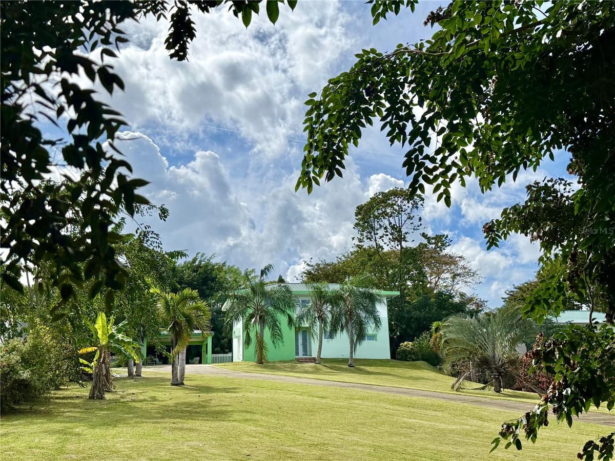 5 BATEY OESTE — photo 2 of 45